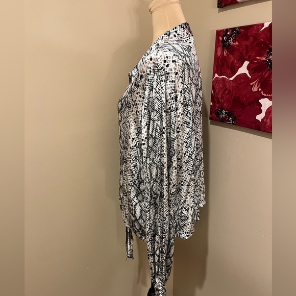 NWT Good American Snake-Print Cropped Top Tie-Front Long Sleeve Blouse SZ
3XL/ 6 - Picture 3 of 8